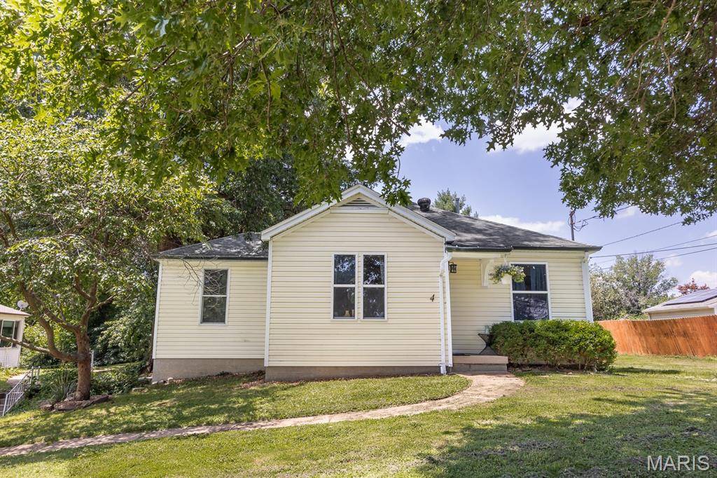4 Linda Vista DR, Belleville, IL 62221