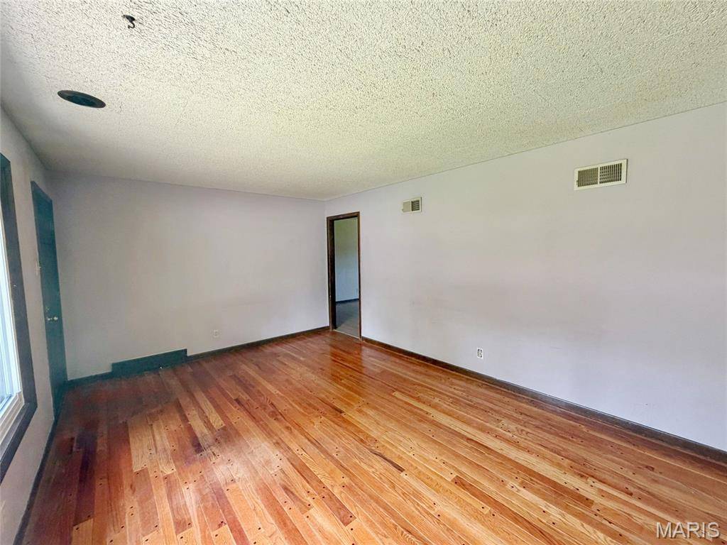 2120 Argo DR, Florissant, MO 63031