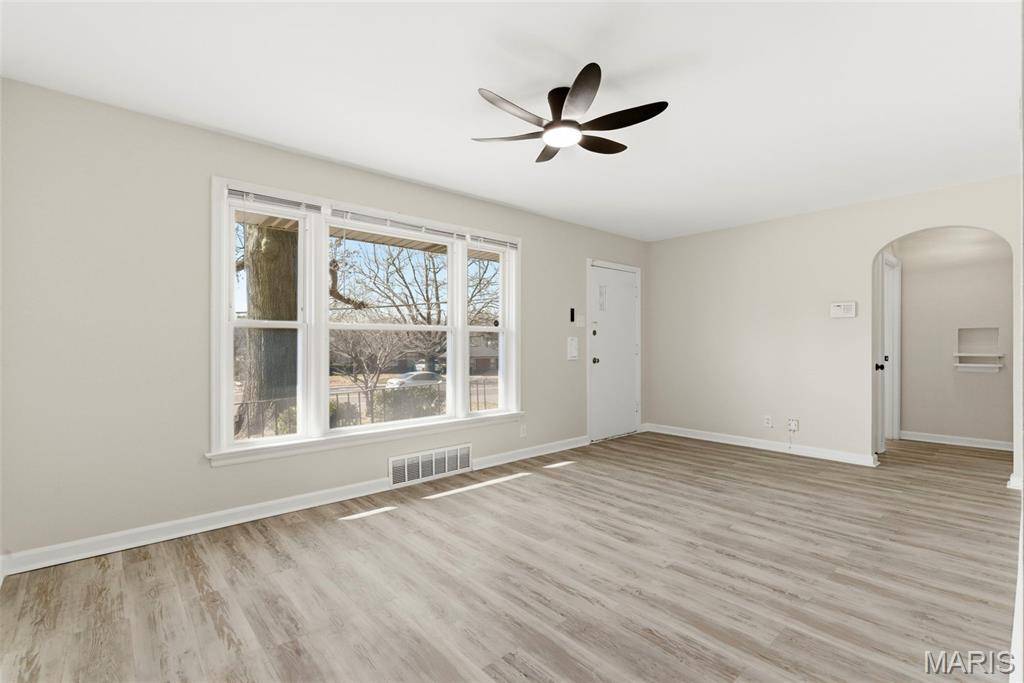 1083 Jennings Station RD, St Louis, MO 63137