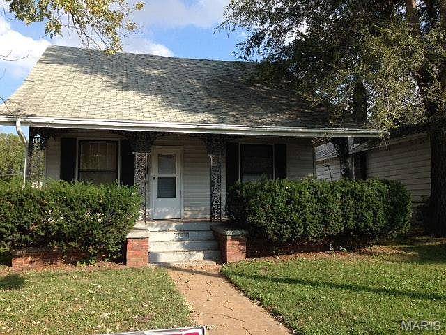 2018 N 3rd ST, St Charles, MO 63301