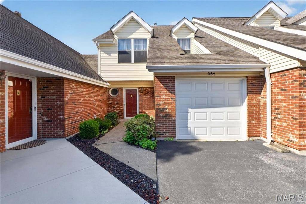 352 Windsor PL #B, St Peters, MO 63376
