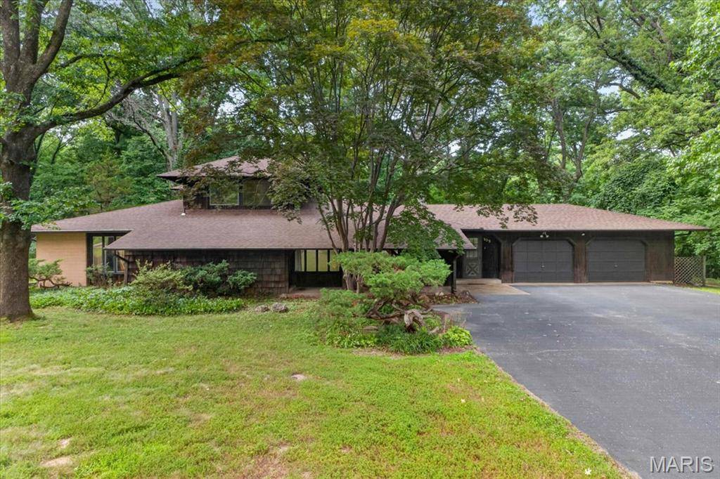 105 Shady Valley DR, Chesterfield, MO 63017