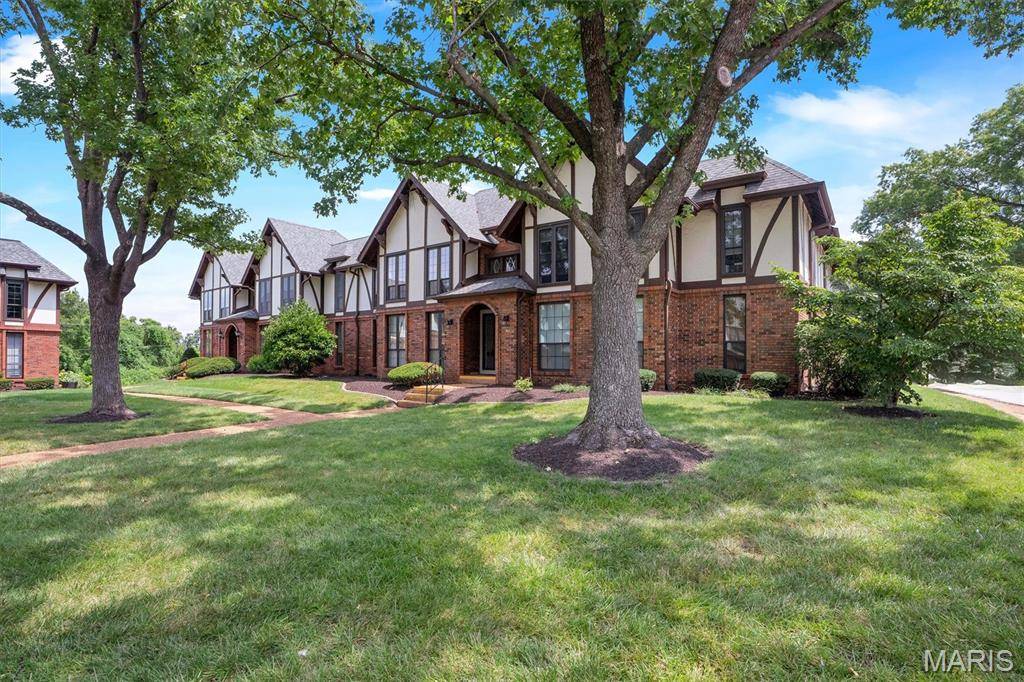 917 Claytonbrook DR #1, Ballwin, MO 63011