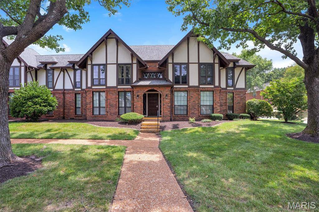 917 Claytonbrook DR #1, Ballwin, MO 63011