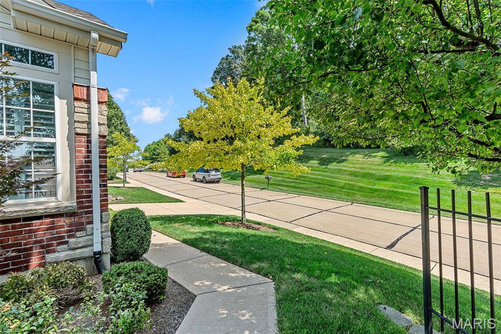 1533 Dietrich Place CT, Ballwin, MO 63021