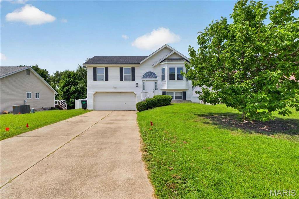 991 Sunset Farms CT, St Charles, MO 63304