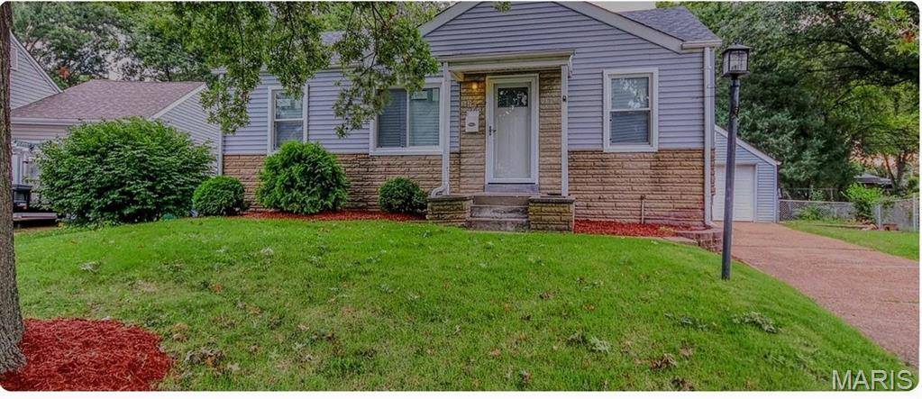 295 Derhake, Florissant, MO 63031