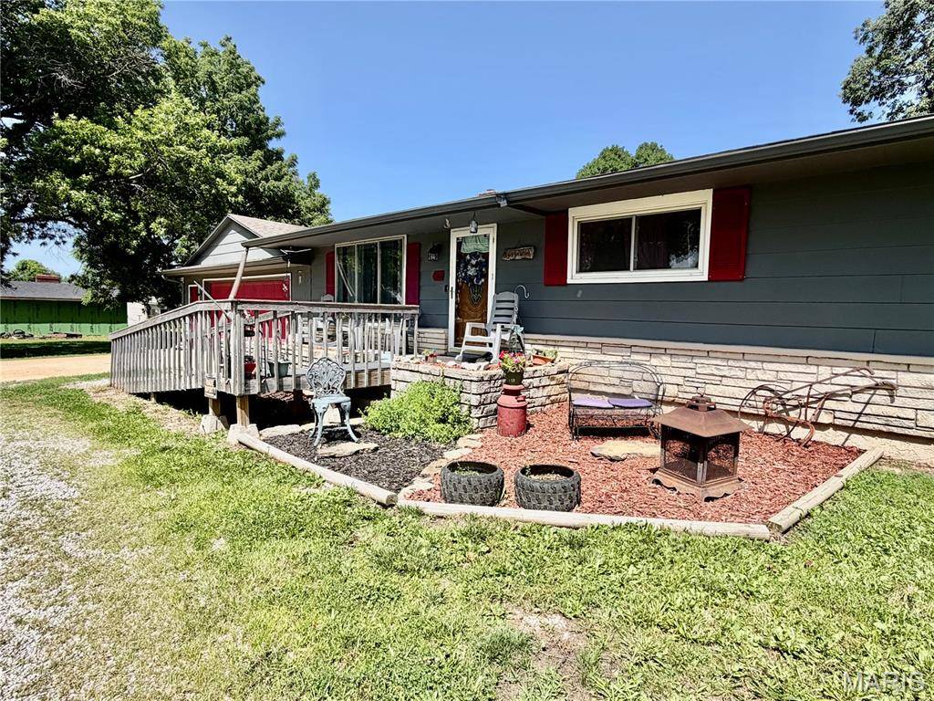 1146 Tower RD, Lebanon, MO 65536