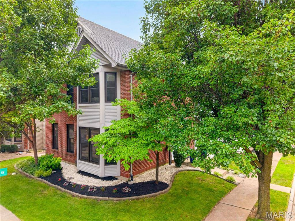 935 Barnard College LN, St Louis, MO 63130