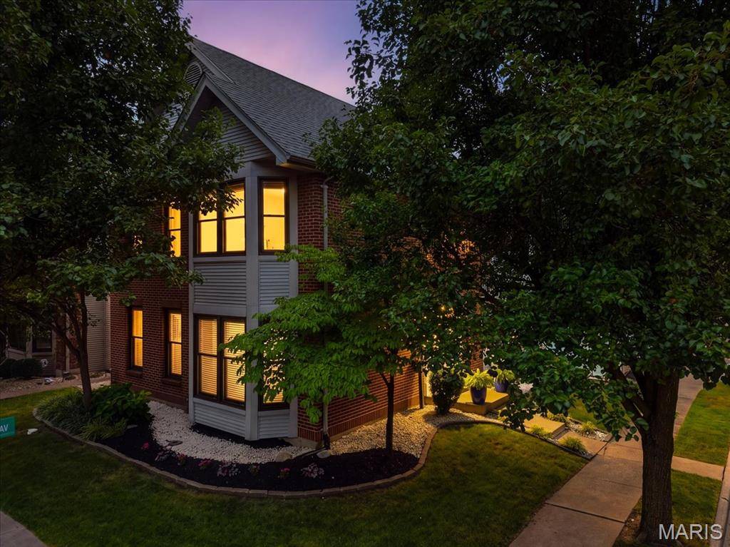 935 Barnard College LN, St Louis, MO 63130