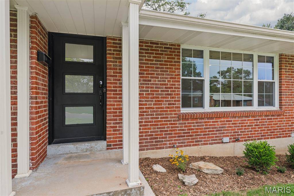 8104 Edinburgh DR, Clayton, MO 63105