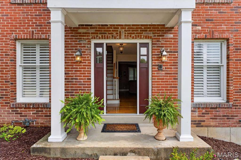 2358 Fairoyal DR, Des Peres, MO 63131