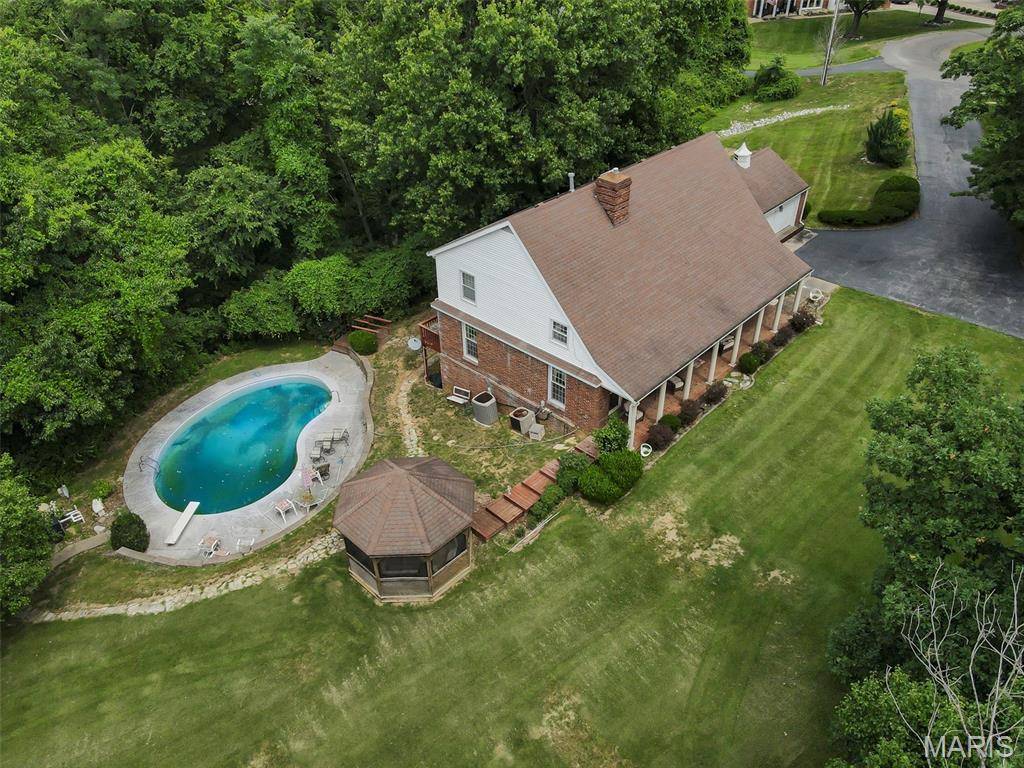 22 Frontenac PL, Godfrey, IL 62035