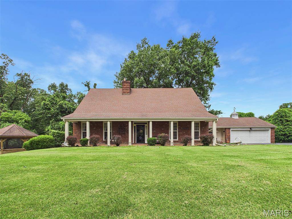 22 Frontenac PL, Godfrey, IL 62035