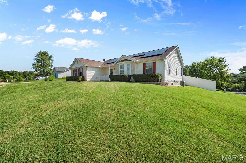 100 Willow RDG, Valmeyer, IL 62295