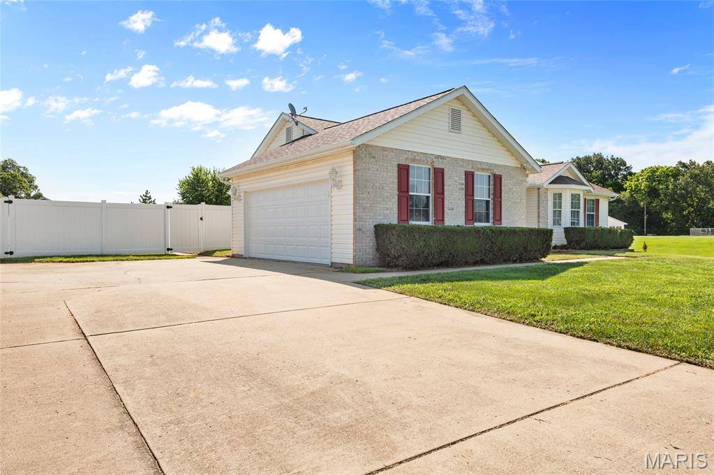 100 Willow RDG, Valmeyer, IL 62295
