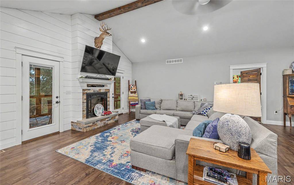 17545 State Route H, St James, MO 65559