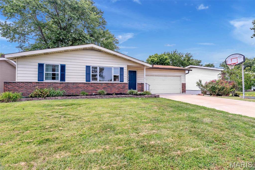 5537 Valleyside LN, St Louis, MO 63128