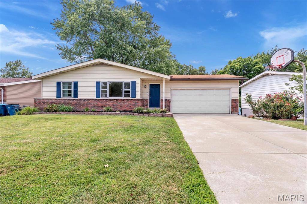 5537 Valleyside LN, St Louis, MO 63128