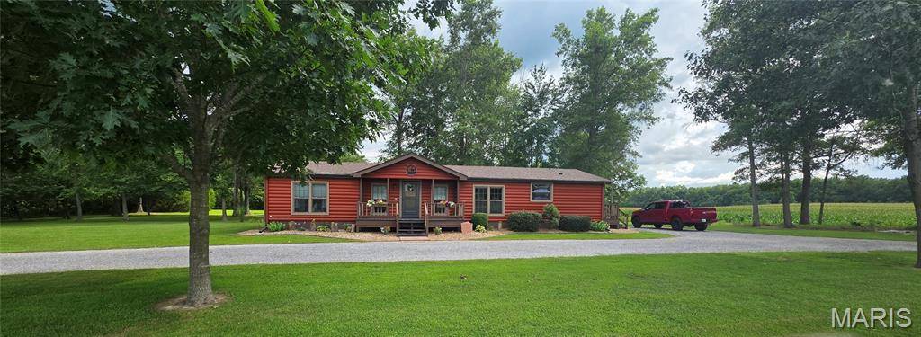 18371 Perry RD, Pittsburg, IL 62974