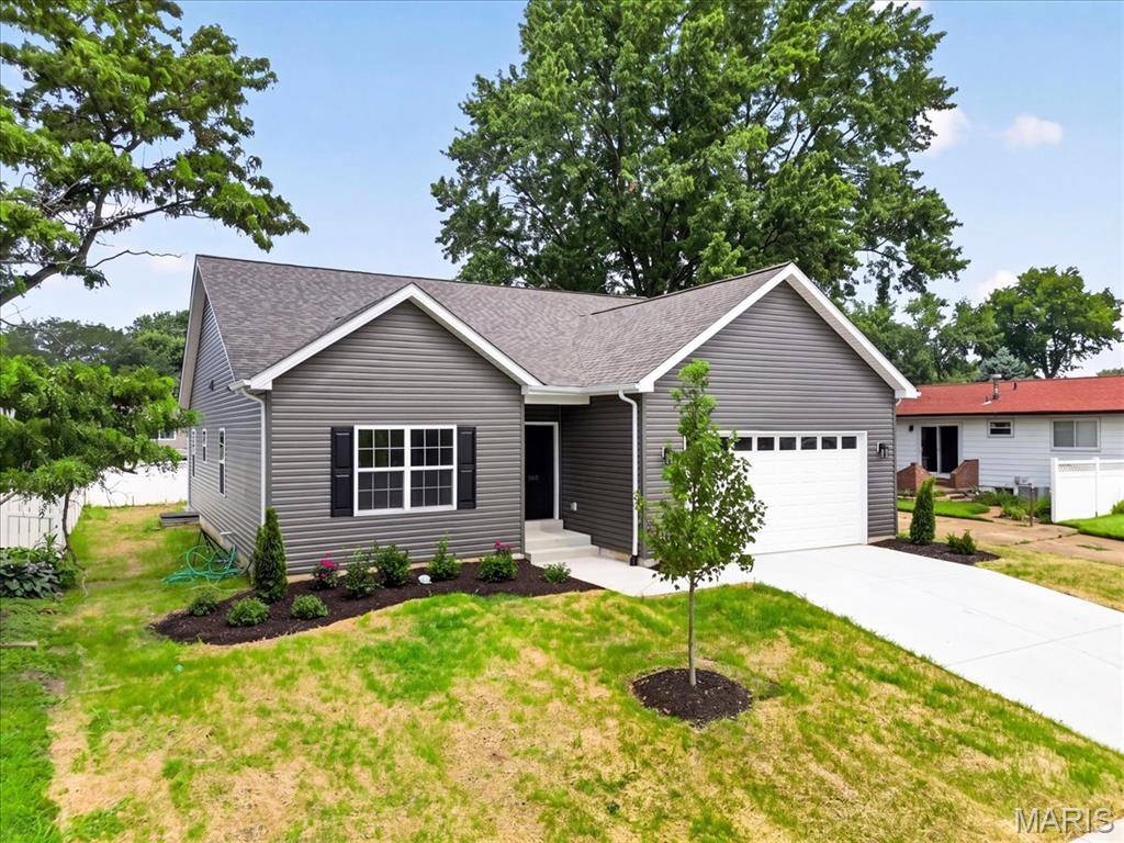 7925 Campion LN, Hazelwood, MO 63042