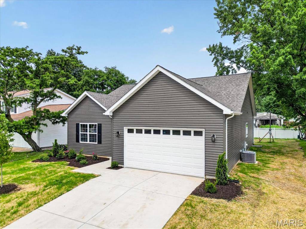 7925 Campion LN, Hazelwood, MO 63042