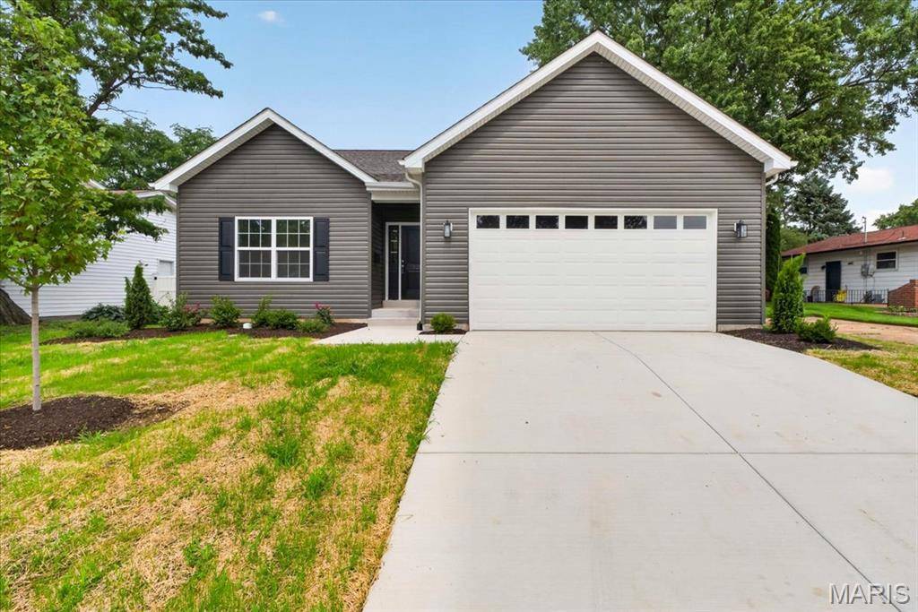 7925 Campion LN, Hazelwood, MO 63042