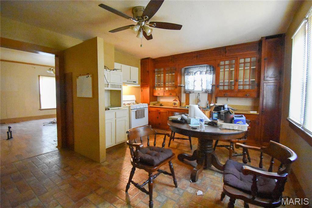 108 E 14th ST, Staunton, IL 62088