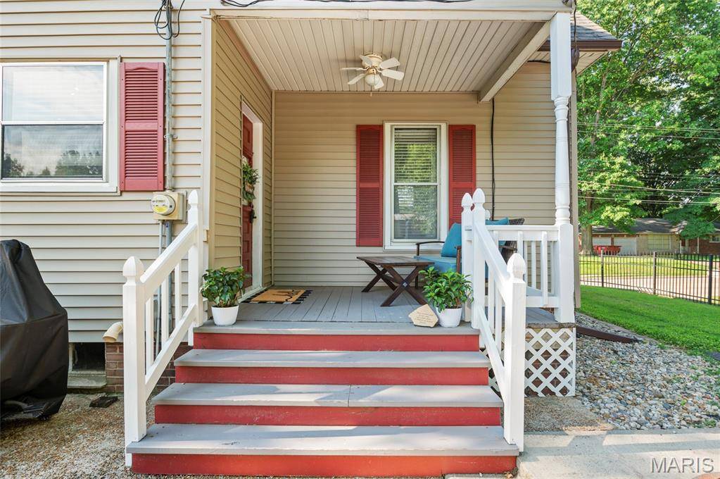 683 Glen Crossing RD, Glen Carbon, IL 62034