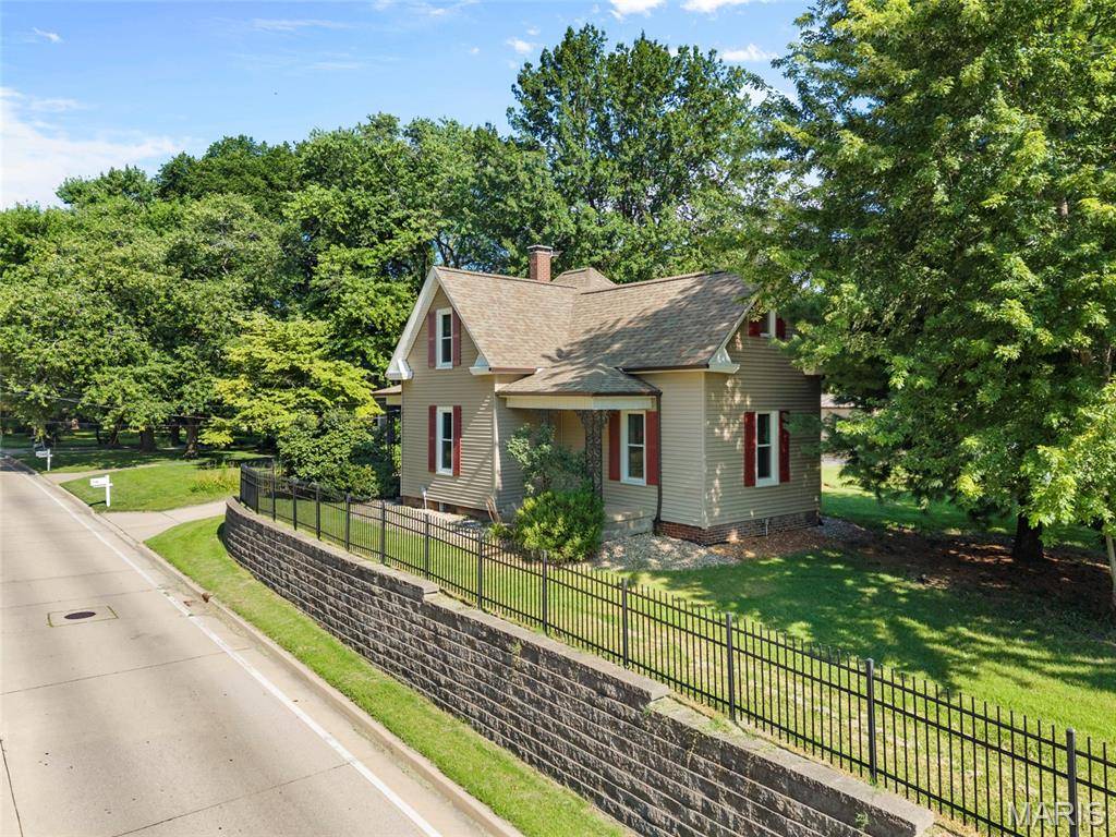683 Glen Crossing RD, Glen Carbon, IL 62034