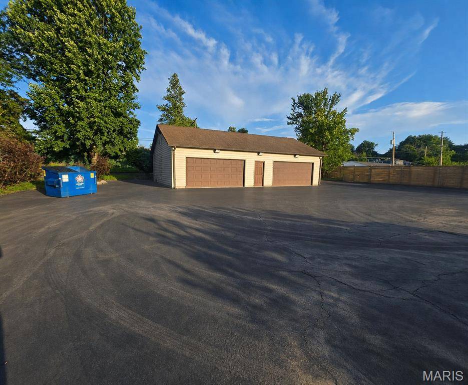 3820 McKelvey RD, Bridgeton, MO 63044