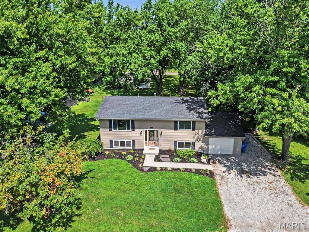 463 Tamarach DR, Edwardsville, IL 62025