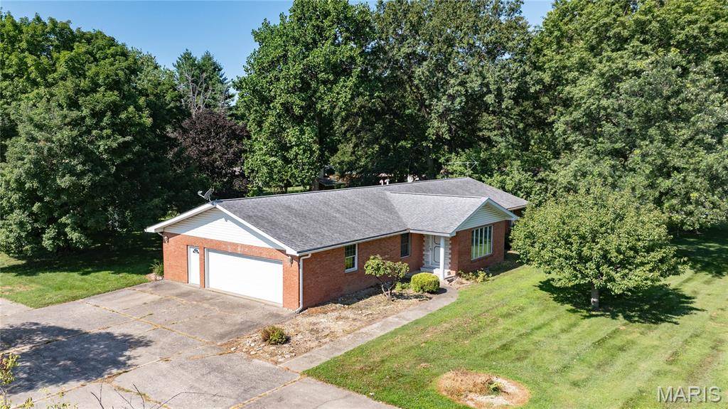 23611 Jenny LN, Jerseyville, IL 62052