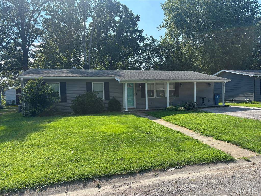 300 Janet DR, Centralia, IL 62801