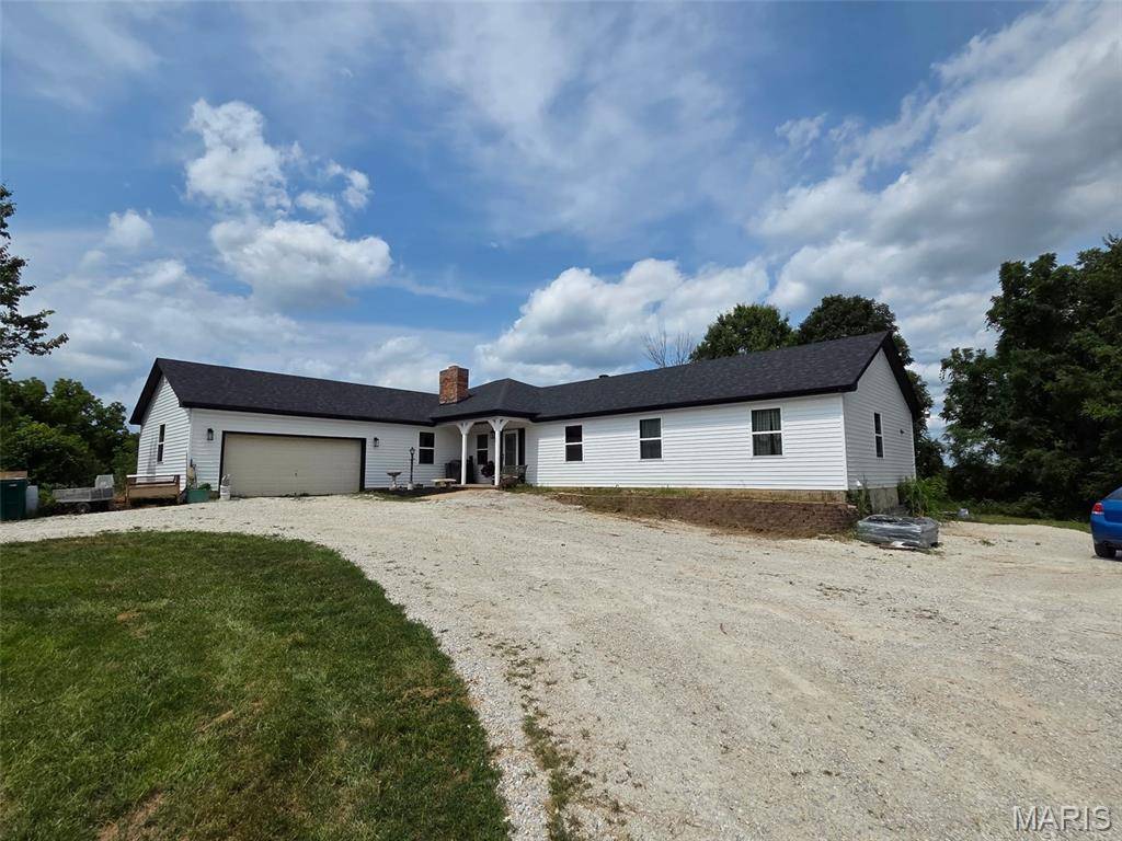 2688 Sullivan Bottom Rd RD, St Clair, MO 63077