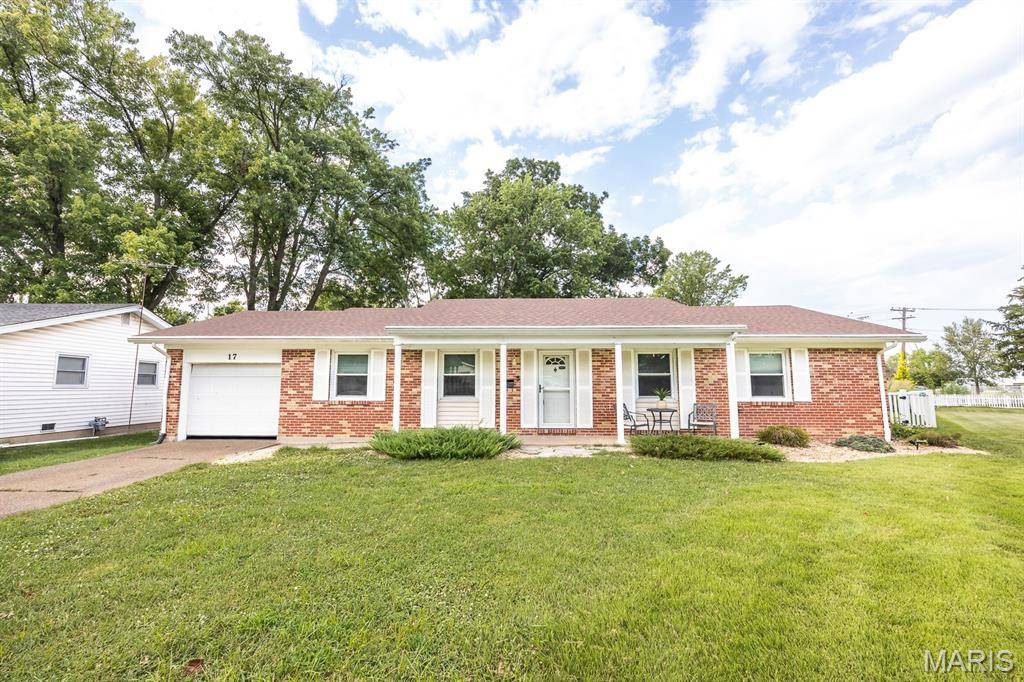17 Coachlight DR, Mascoutah, IL 62258