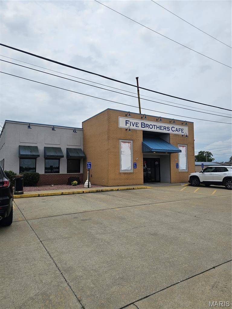 2053 W Main ST, Salem, IL 62881