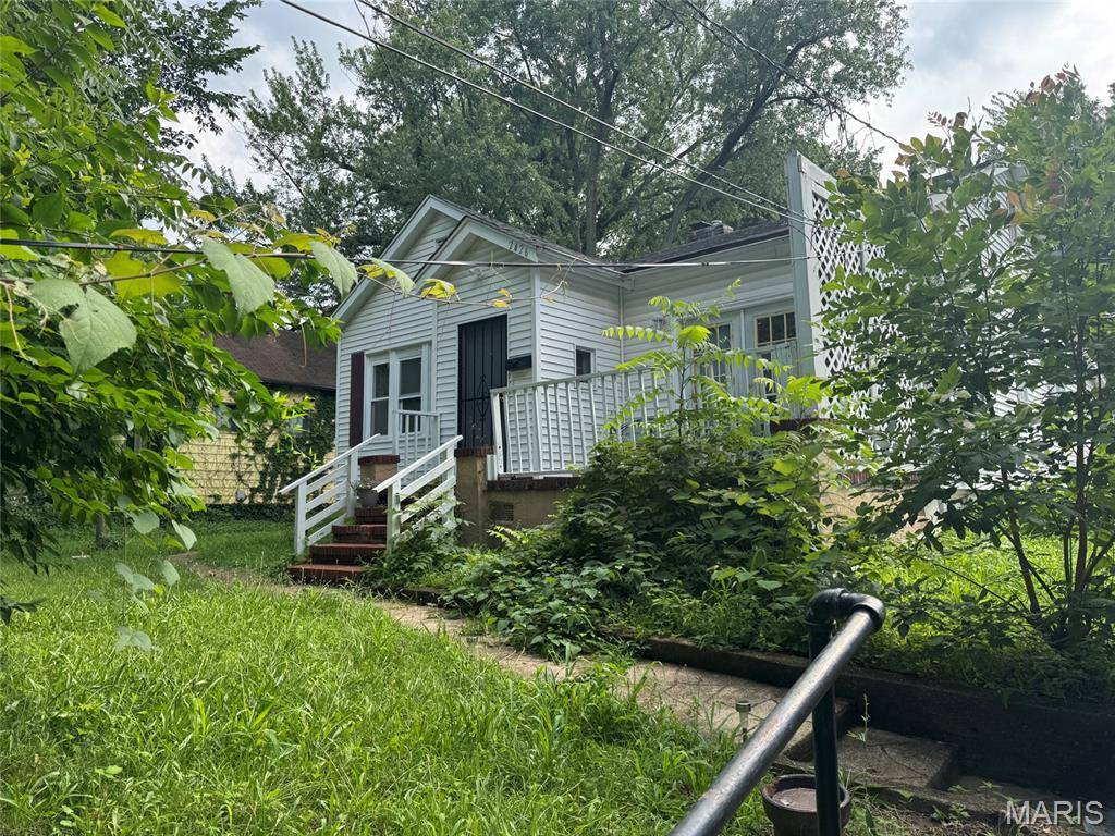 2426 Mary AVE, St Louis, MO 63136