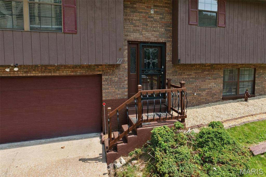 27 Oakleigh DR, Belleville, IL 62223