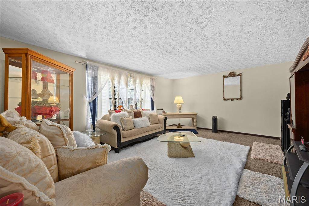 27 Oakleigh DR, Belleville, IL 62223
