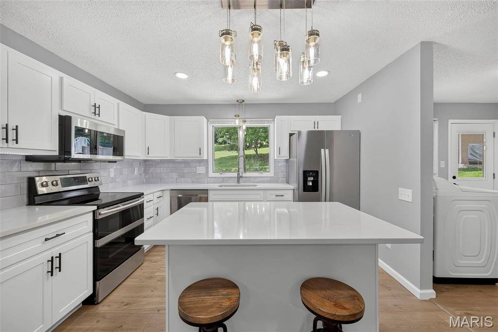4741 Melissa Jo LN, St Louis, MO 63128