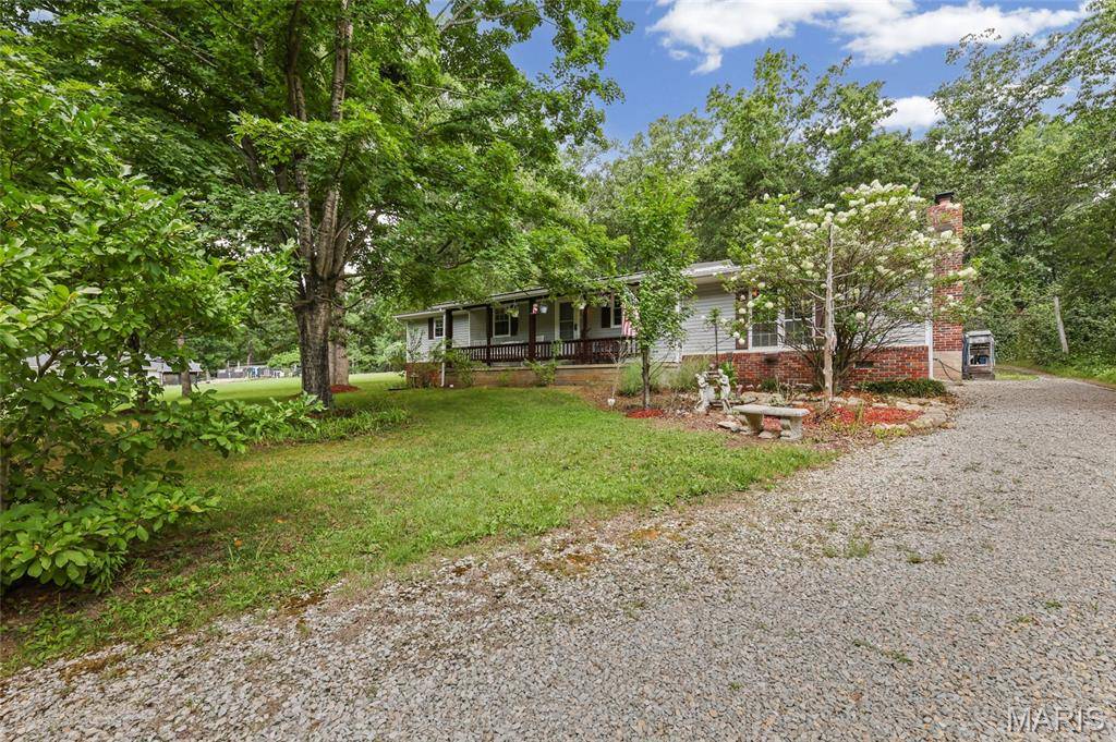 4033 Lakewood DR, De Soto, MO 63020