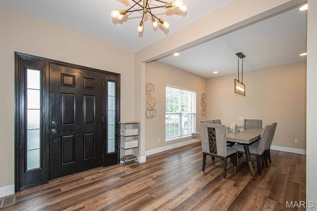 533 Weidman RD, Ballwin, MO 63011