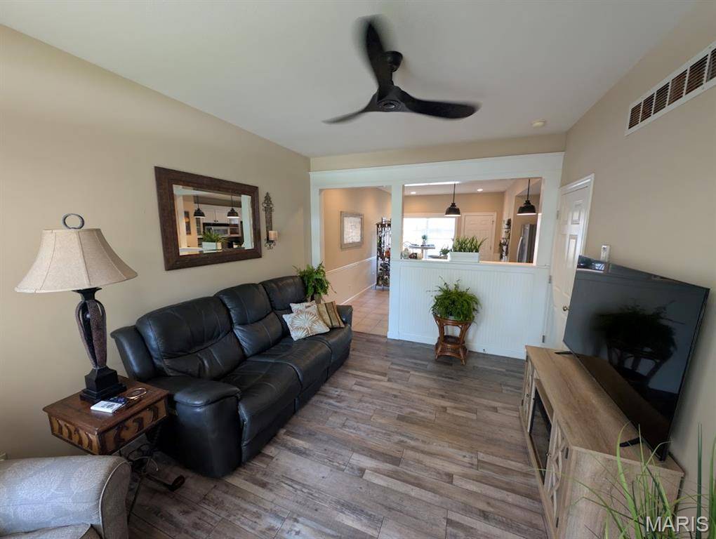 5017 River Aire DR S #3, Godfrey, IL 62035