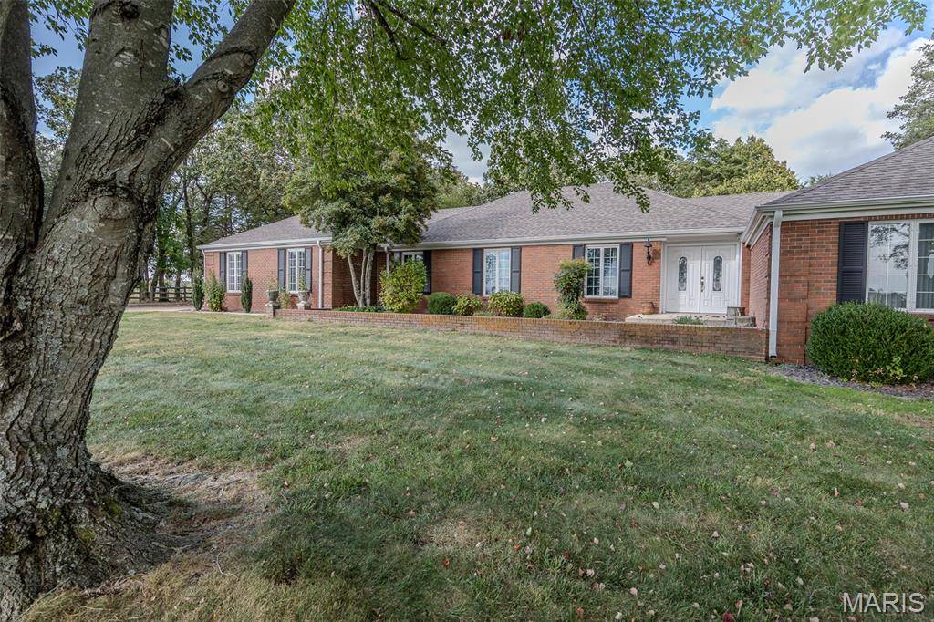 21355 Ember RD, Lebanon, MO 65536