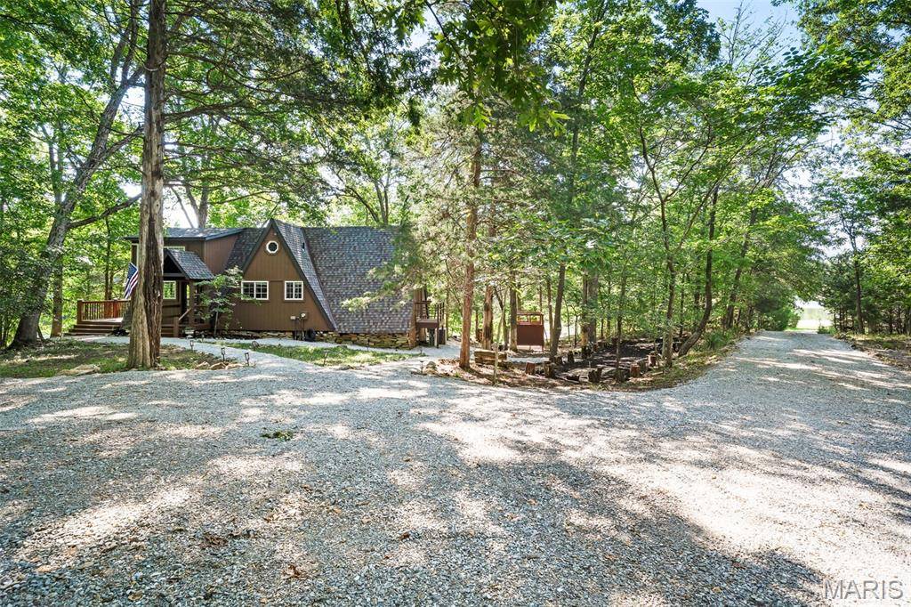 411 Cervina Beach DR, Innsbrook, MO 63390