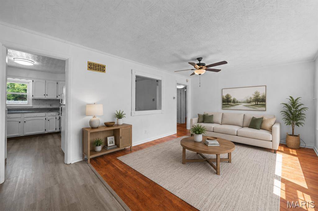 65 La Sierra DR, Florissant, MO 63031