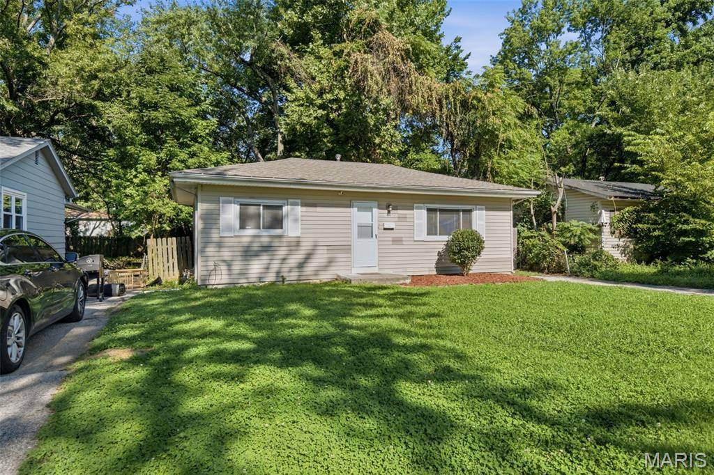 10537 Earl DR, St Louis, MO 63136