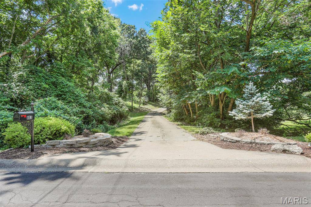 803 Schwarz RD, Edwardsville, IL 62025