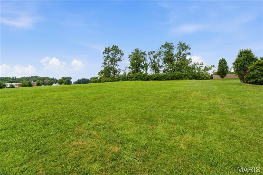 2813 Scenic Lake DR, New Athens, IL 62264